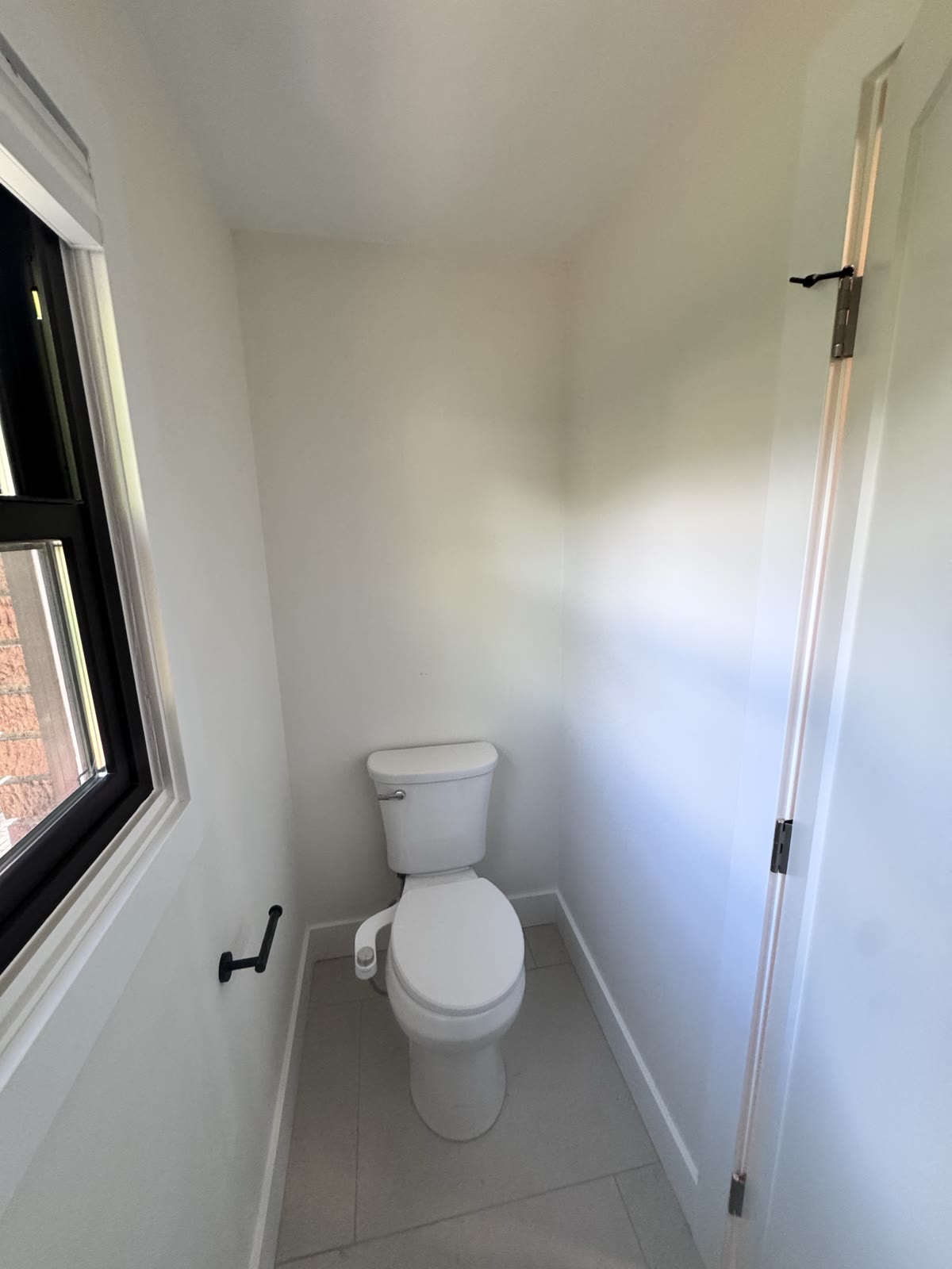 Small bathroom wall before wallpaper installation